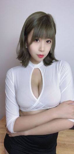 亚洲第一福利社区久久久久久_BD国语完整视频观看